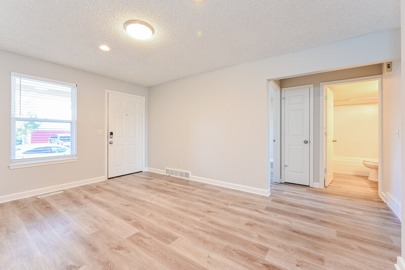 2,580/Mo, 3936 S Flanders Way Aurora, CO 80013 Living Room View 2