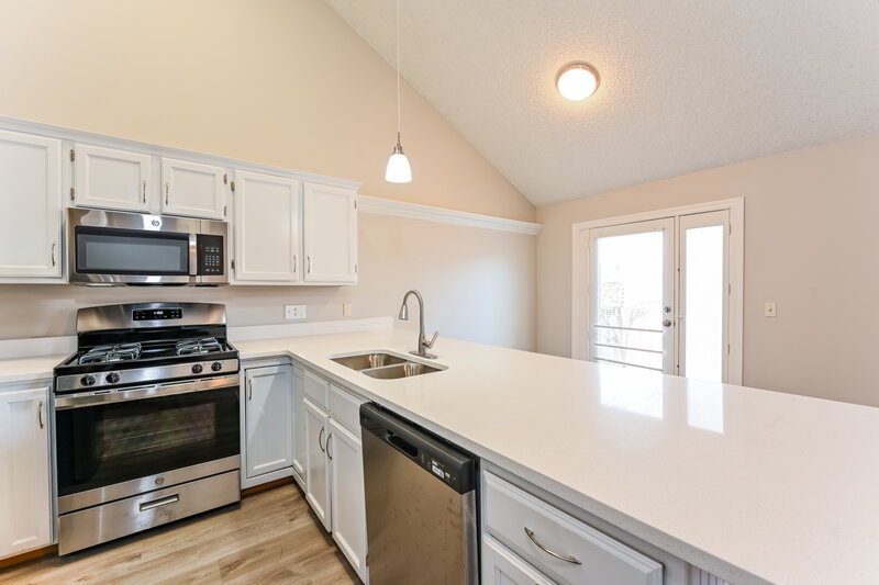 2,580/Mo, 3936 S Flanders Way Aurora, CO 80013 Kitchen View