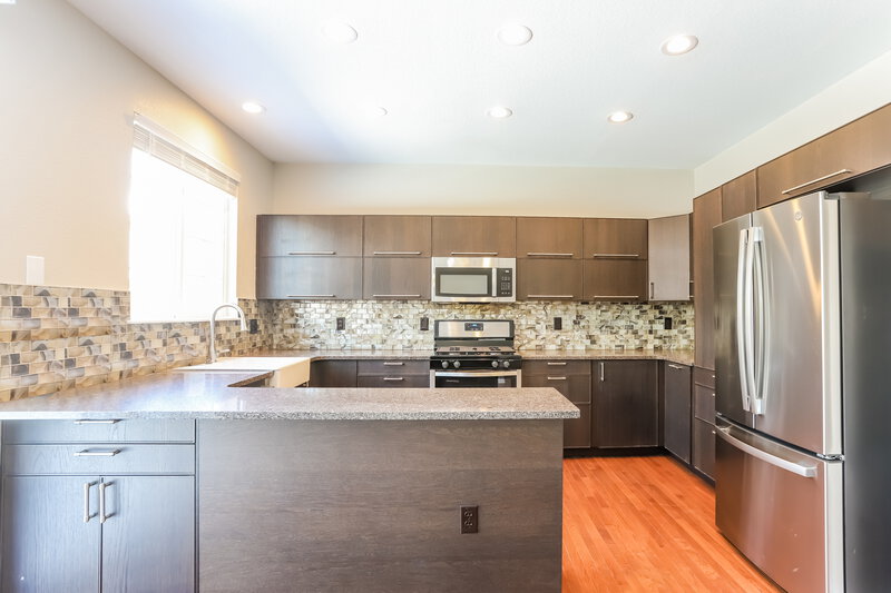 3,245/Mo, 7407 S Memphis St Aurora, CO 80016 Kitchen View