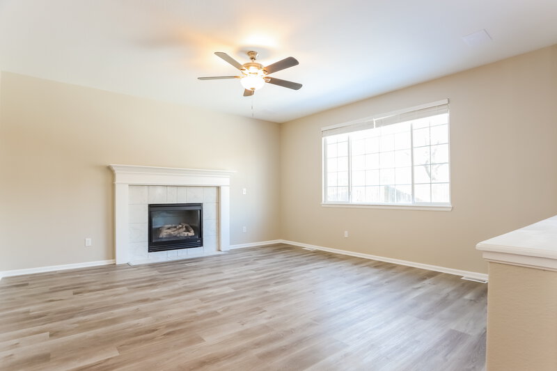 3,245/Mo, 7407 S Memphis St Aurora, CO 80016 Sitting Room View
