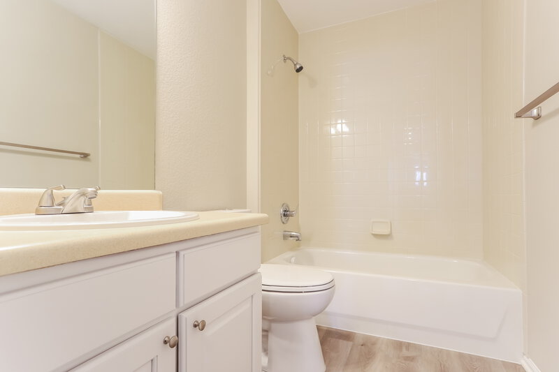 3,245/Mo, 7407 S Memphis St Aurora, CO 80016 Bathroom View