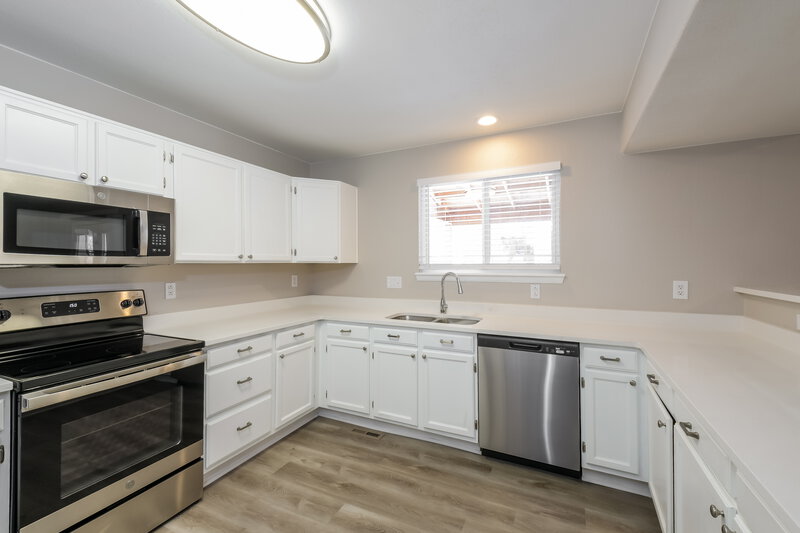 3,515/Mo, 4074 S Kirk Ct Aurora, CO 80013 Kitchen View 2