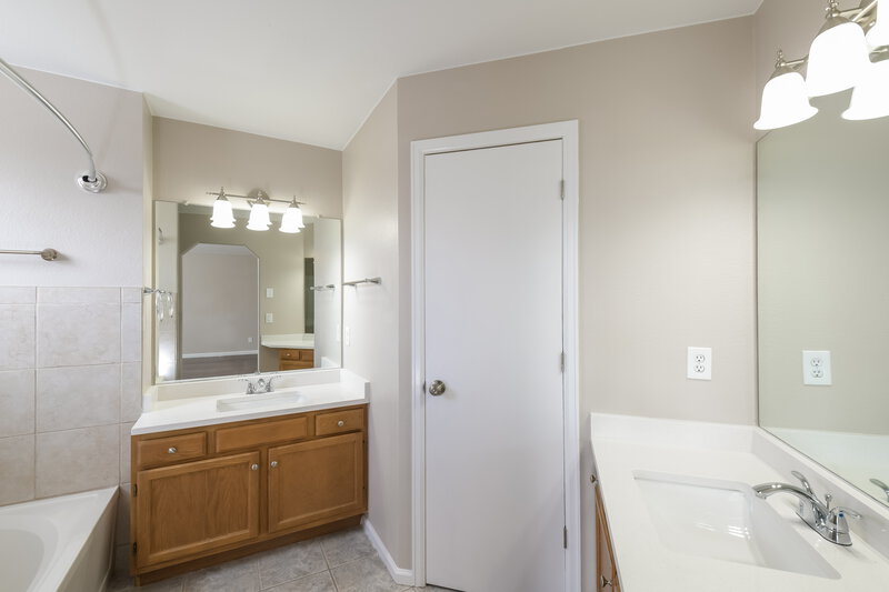 3,515/Mo, 4074 S Kirk Ct Aurora, CO 80013 Bathroom View 2