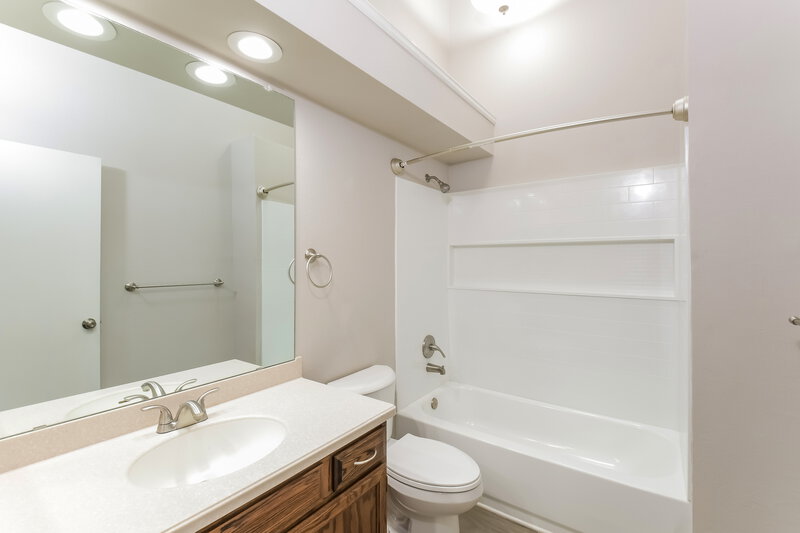 3,265/Mo, 15059 E Layton Pl Aurora, CO 80015 Bathroom View