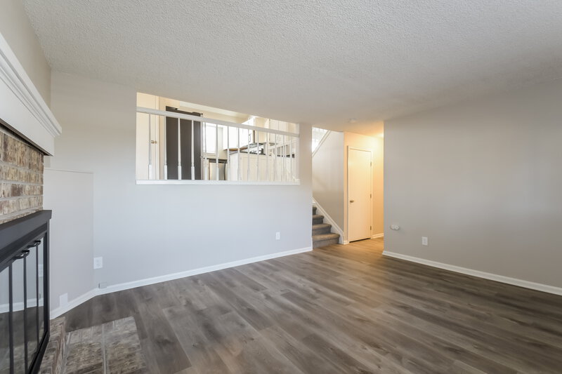 2,690/Mo, 19401 E Navarro Dr Aurora, CO 80013 Family Room View 2