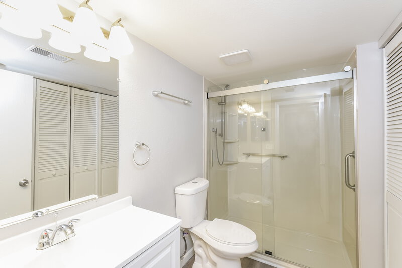 2,690/Mo, 19401 E Navarro Dr Aurora, CO 80013 Main Bathroom View