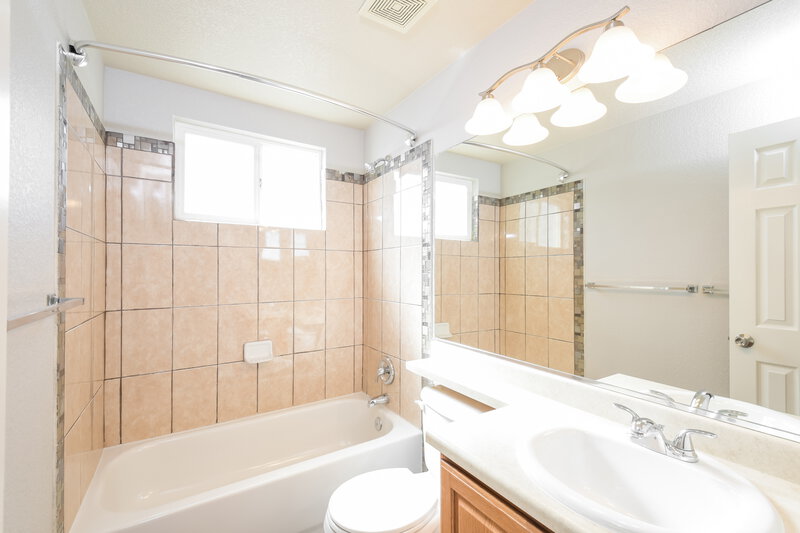 3,095/Mo, 13825 Dahlia St Thornton, CO 80602 Main Bathroom View