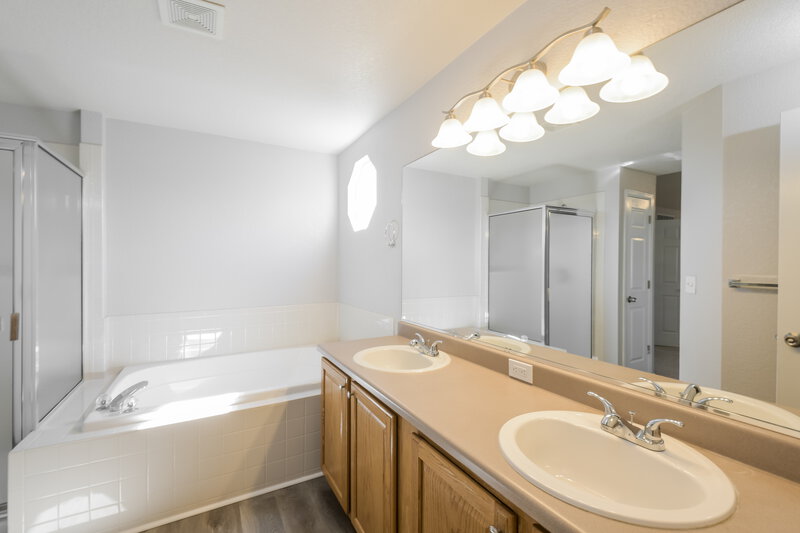 3,095/Mo, 13825 Dahlia St Thornton, CO 80602 Bathroom View