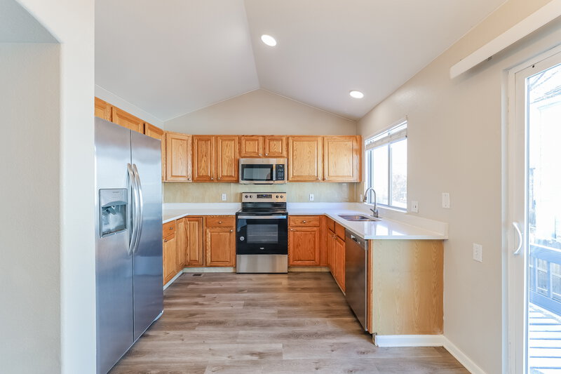 3,180/Mo, 2757 S Cathay Ct Aurora, CO 80013 Kitchen View