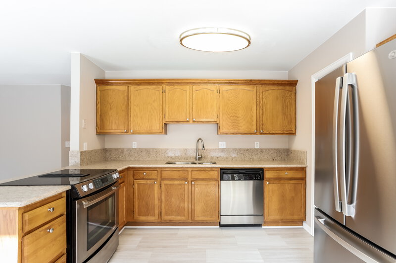 3,350/Mo, 4884 S Bahama Way Aurora, CO 80015 Kitchen View