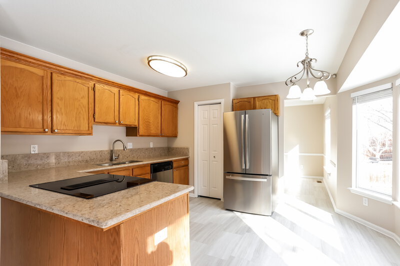 3,350/Mo, 4884 S Bahama Way Aurora, CO 80015 Kitchen View 2