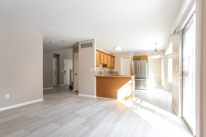 3,350/Mo, 4884 S Bahama Way Aurora, CO 80015 Family Room View 2