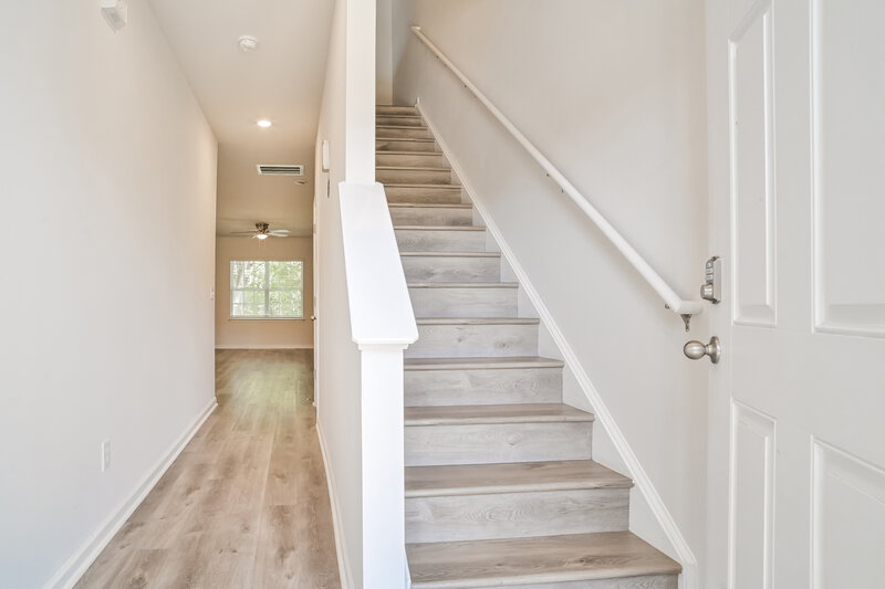 1,855/Mo, 575 Collinwood Dr Burlington, NC 27215 Foyer View