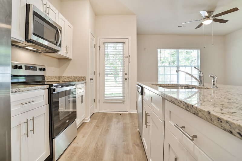 1,855/Mo, 575 Collinwood Dr Burlington, NC 27215 Kitchen View