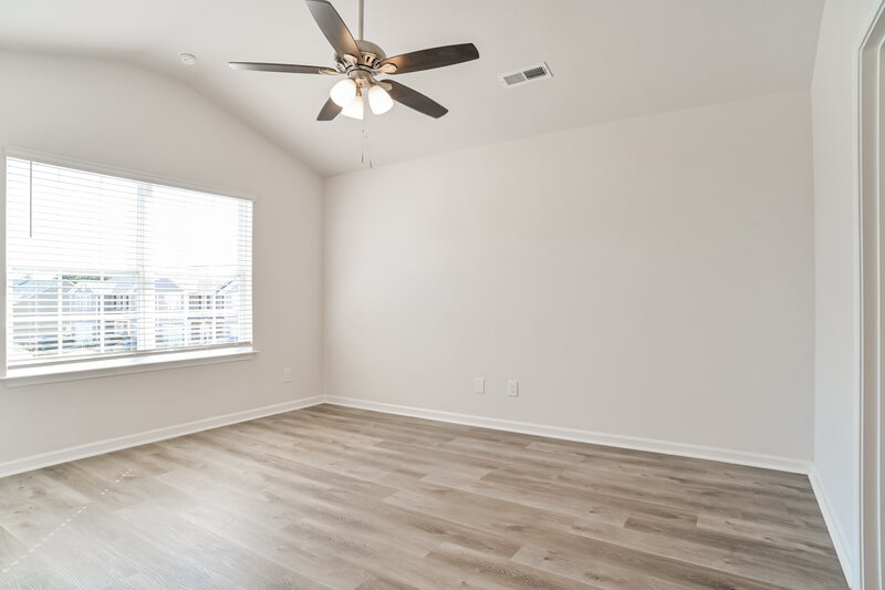 1,855/Mo, 575 Collinwood Dr Burlington, NC 27215 Main Bedroom View