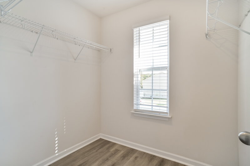1,855/Mo, 575 Collinwood Dr Burlington, NC 27215 Walk In Closet View