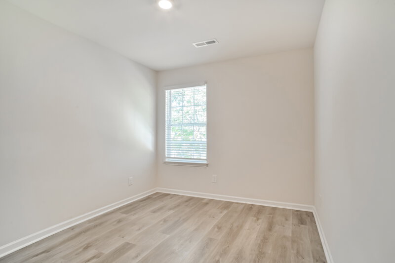 1,855/Mo, 575 Collinwood Dr Burlington, NC 27215 Bedroom View