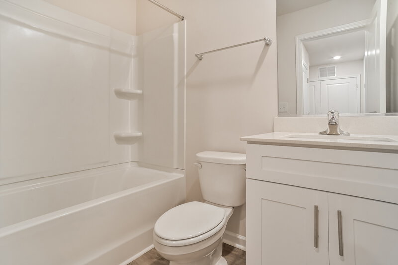 1,855/Mo, 575 Collinwood Dr Burlington, NC 27215 Bathroom View