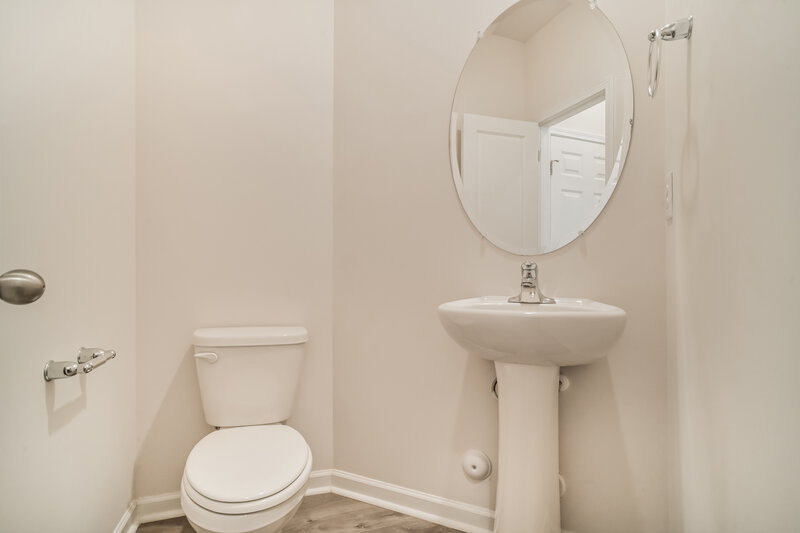 1,855/Mo, 575 Collinwood Dr Burlington, NC 27215 Bathroom View 2