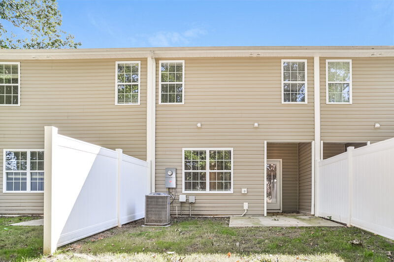 1,855/Mo, 575 Collinwood Dr Burlington, NC 27215 Rear View