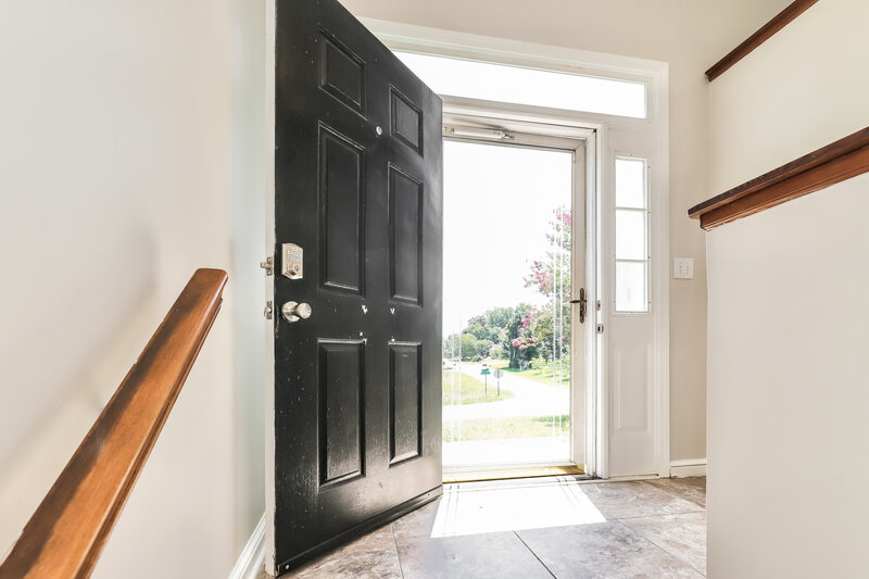 1,875/Mo, 6819 Salem Quarter Rd Belews Creek, NC 27009 Foyer View
