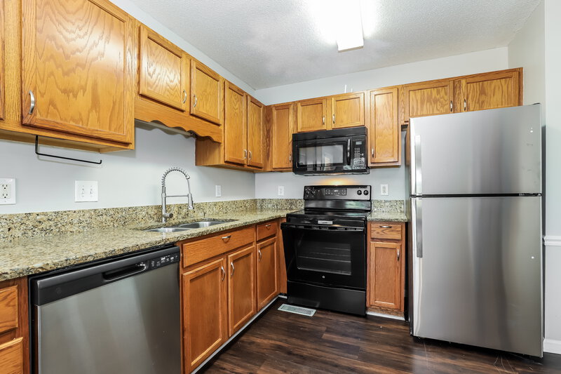 1,875/Mo, 6819 Salem Quarter Rd Belews Creek, NC 27009 Kitchen View 2