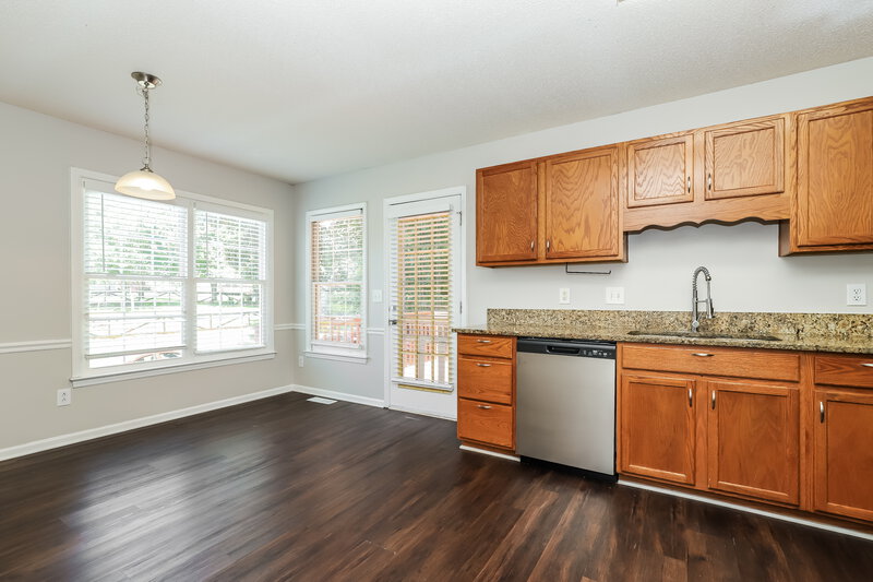 1,875/Mo, 6819 Salem Quarter Rd Belews Creek, NC 27009 Kitchen View 3