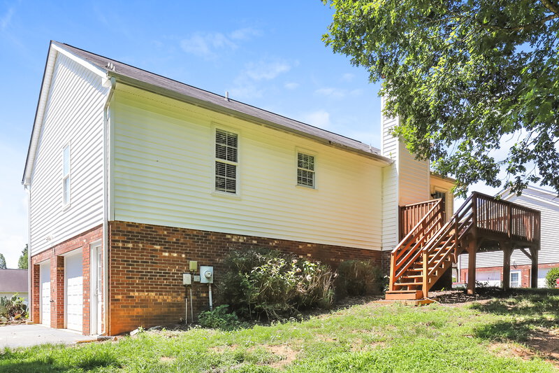 1,875/Mo, 6819 Salem Quarter Rd Belews Creek, NC 27009 Rear View