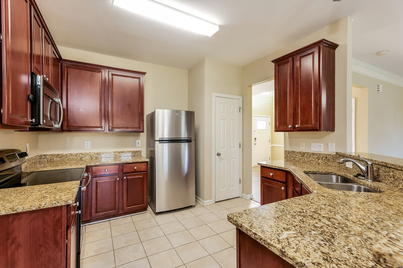 2,005/Mo, 3896 Turnberry Park Dr Pfafftown, NC 27040 Kitchen View