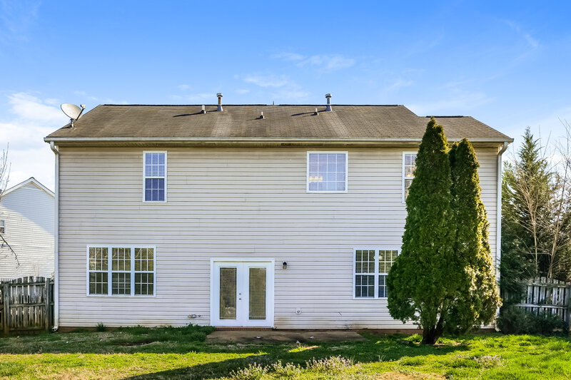 2,005/Mo, 3896 Turnberry Park Dr Pfafftown, NC 27040 Rear View
