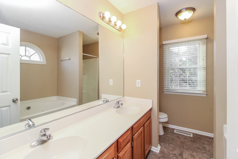 1,775/Mo, 221 Guinevere Ct Winston-Salem, NC 27104 Main Bathroom View