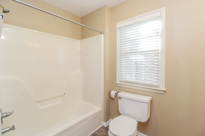 1,775/Mo, 221 Guinevere Ct Winston-Salem, NC 27104 Bathroom View 2