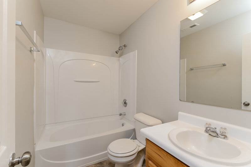 1,735/Mo, 5095 Joshua Way Ln Ne Winston-Salem, NC 27105 Bathroom View