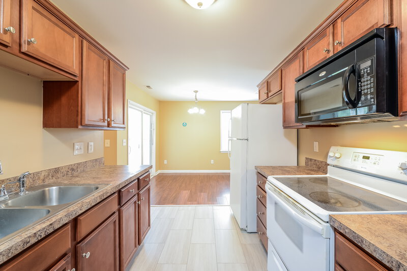 1,800/Mo, 3384 Tinley Park Dr Winston-Salem, NC 27107 Kitchen View 2
