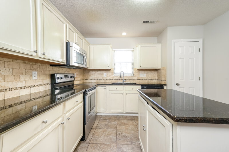 1,705/Mo, 5209 Carriage Woods Dr Browns Summit, NC 27214 Kitchen View 2