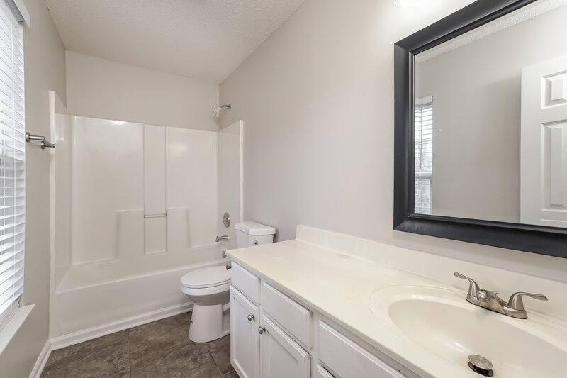 1,705/Mo, 5209 Carriage Woods Dr Browns Summit, NC 27214 Main Bathroom View