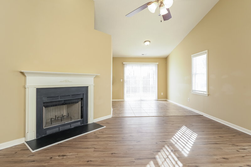 1,755/Mo, 229 Lucan Dr Greensboro, NC 27406 Living Room View 2