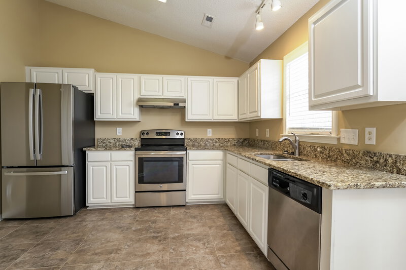 1,755/Mo, 229 Lucan Dr Greensboro, NC 27406 Kitchen View