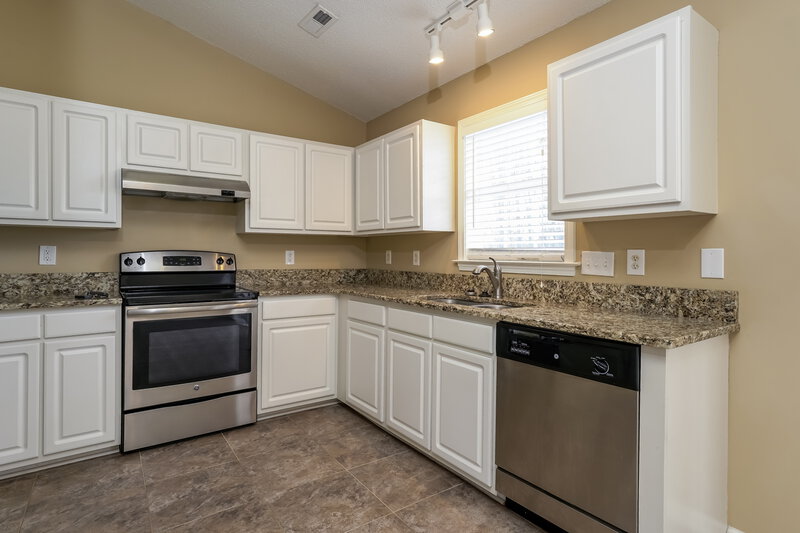 1,755/Mo, 229 Lucan Dr Greensboro, NC 27406 Kitchen View 2