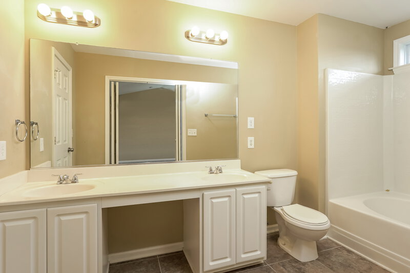 1,755/Mo, 229 Lucan Dr Greensboro, NC 27406 Main Bathroom View