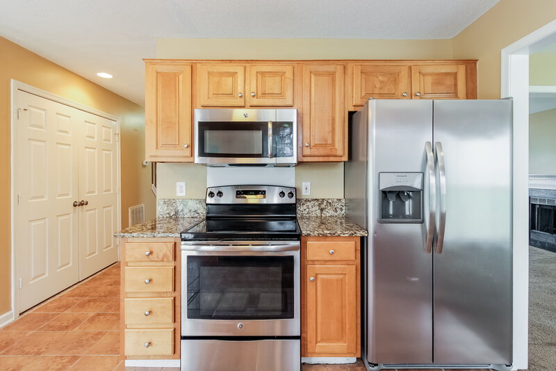 1,975/Mo, 2424 Glen Laurel Dr Greensboro, NC 27406 Misc View 4