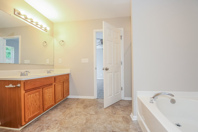 2,030/Mo, 3704 Sweet Birch Dr Greensboro, NC 27406 Main Bathroom View