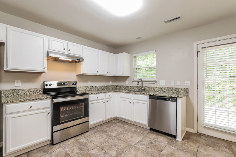 1,785/Mo, 4117 Field Crossing Dr Winston-Salem, NC 27107 Kitchen View 2