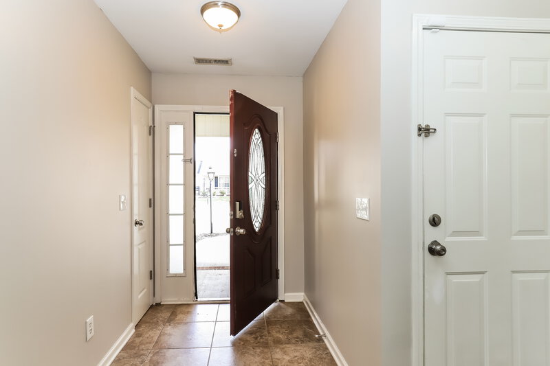 1,705/Mo, 5204 Mount Hope Dr Winston-Salem, NC 27107 Foyer View