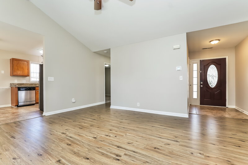 1,705/Mo, 5204 Mount Hope Dr Winston-Salem, NC 27107 Living Room View 2