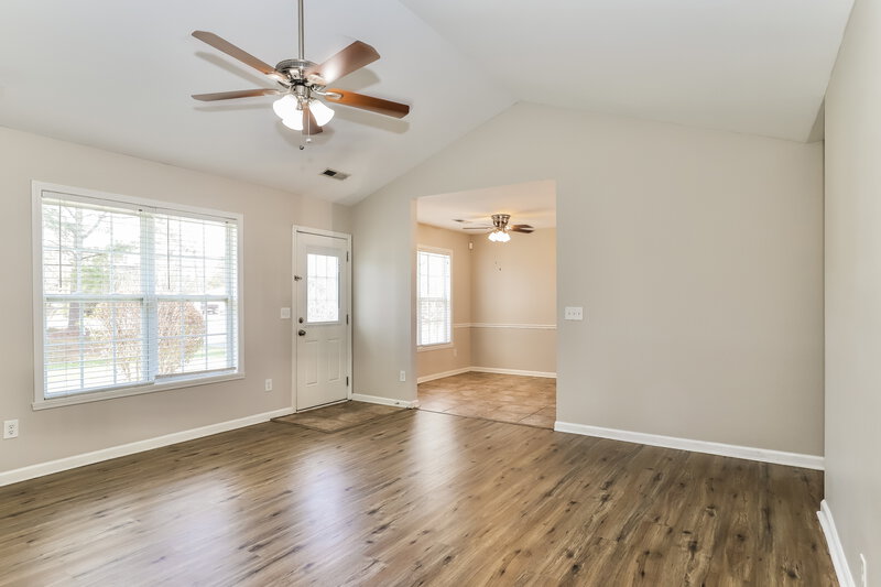 1,705/Mo, 5204 Mount Hope Dr Winston-Salem, NC 27107 Living Room View 3