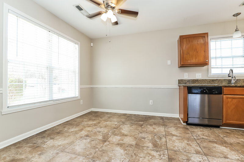 1,705/Mo, 5204 Mount Hope Dr Winston-Salem, NC 27107 Dining Room View