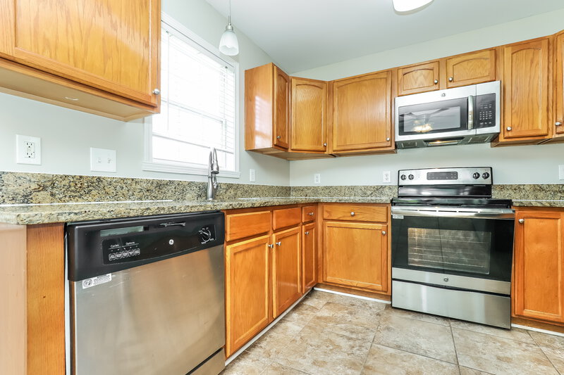1,705/Mo, 5204 Mount Hope Dr Winston-Salem, NC 27107 Kitchen View 2