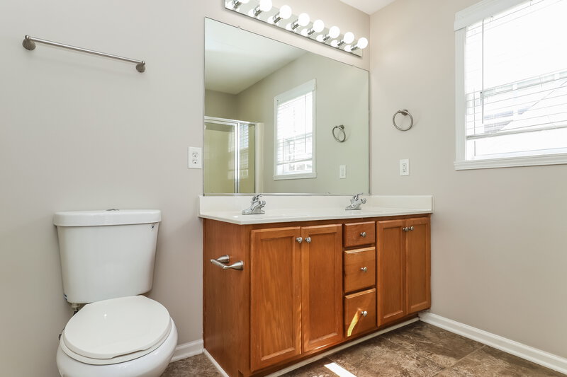 1,705/Mo, 5204 Mount Hope Dr Winston-Salem, NC 27107 Main Bathroom View