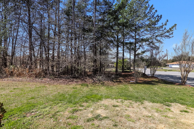 1,705/Mo, 5204 Mount Hope Dr Winston-Salem, NC 27107 Rear View